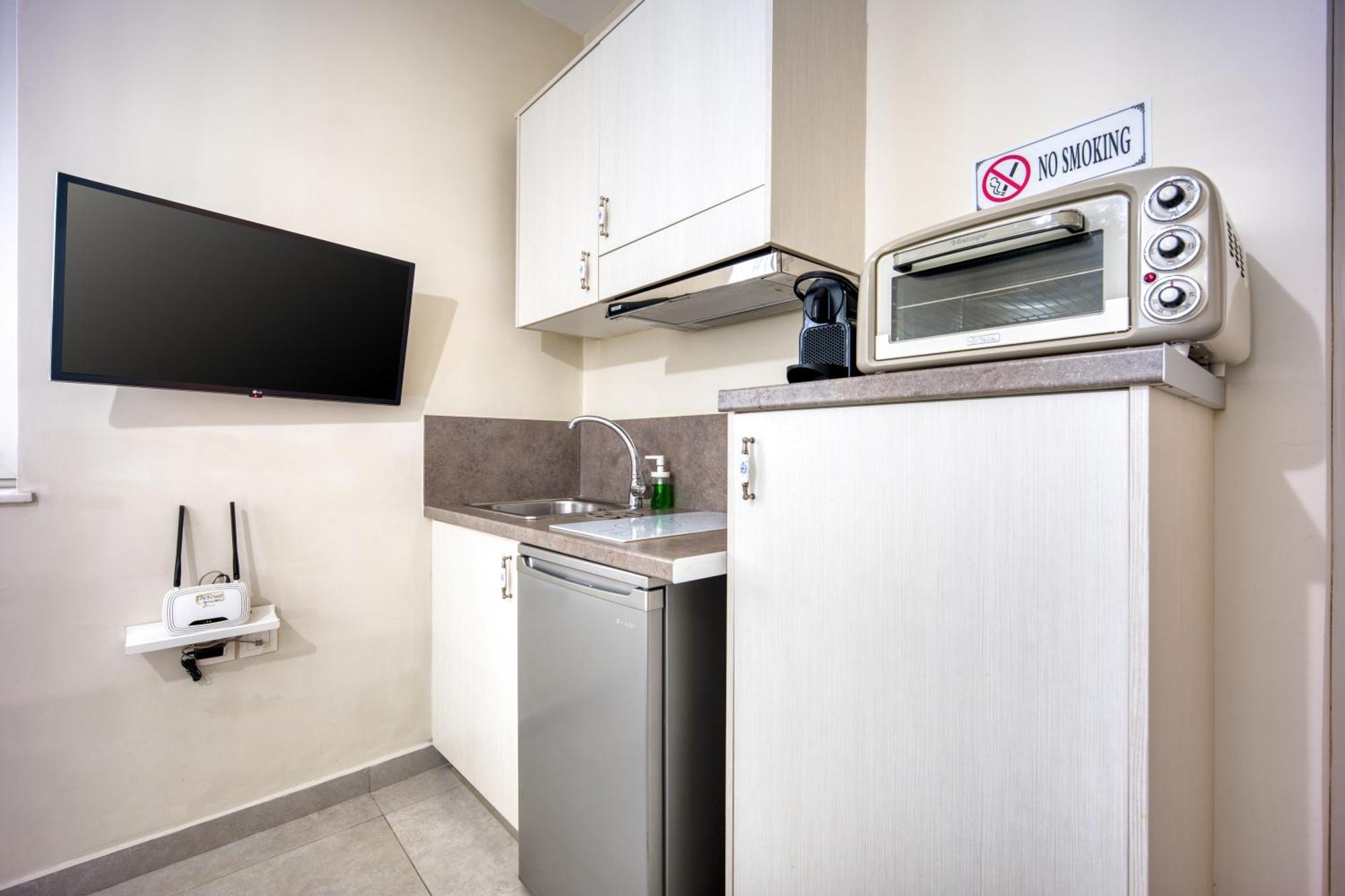 Bentzi...Boutique Apartment 1, Classic Double With Kitchenette, 2 Guests Atenas Exterior foto